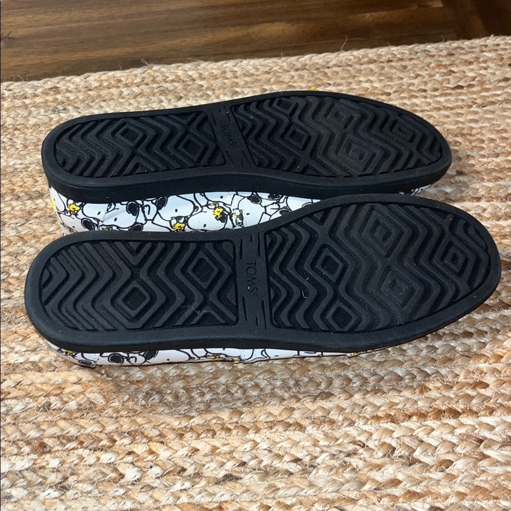 Mens Tom Peanuts Snoopy White and Yellow Slip-Ons shoes size 12 - Picture 6 of 8